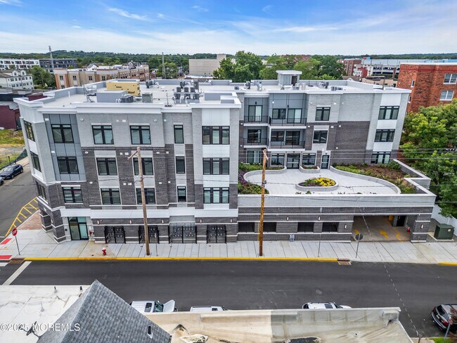 Building Photo - 120 Monmouth St