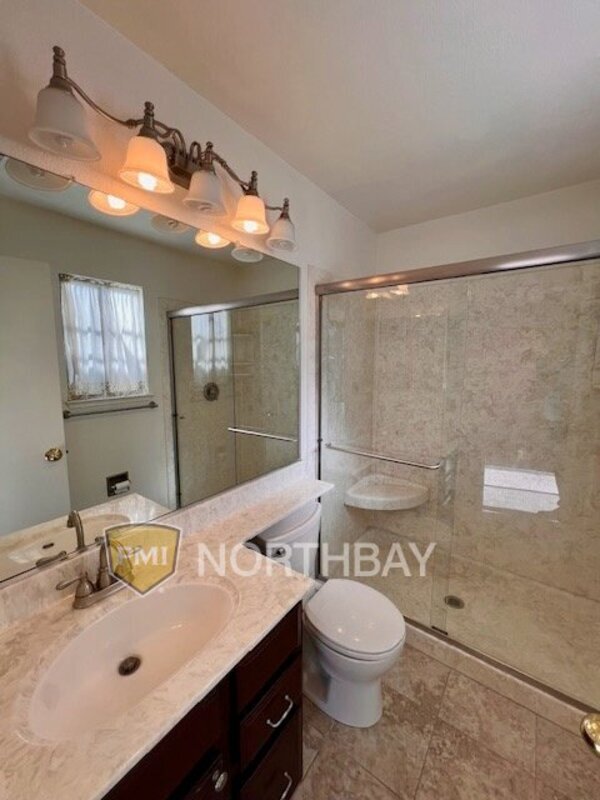 Building Photo - 1313 Lois Ln