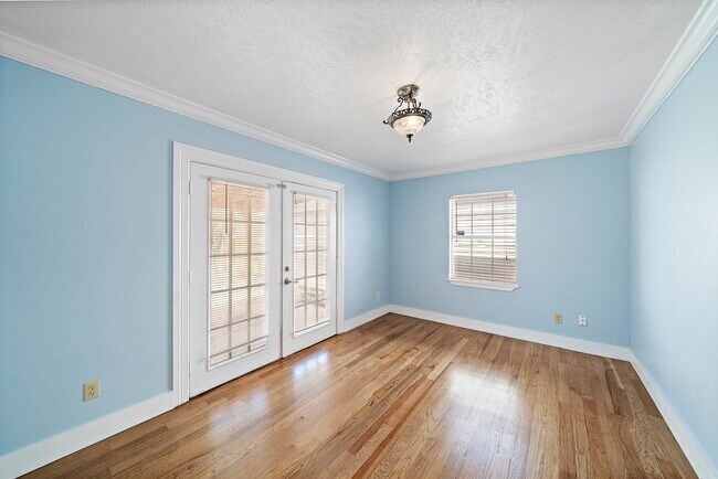 Building Photo - 12104 Burdine St