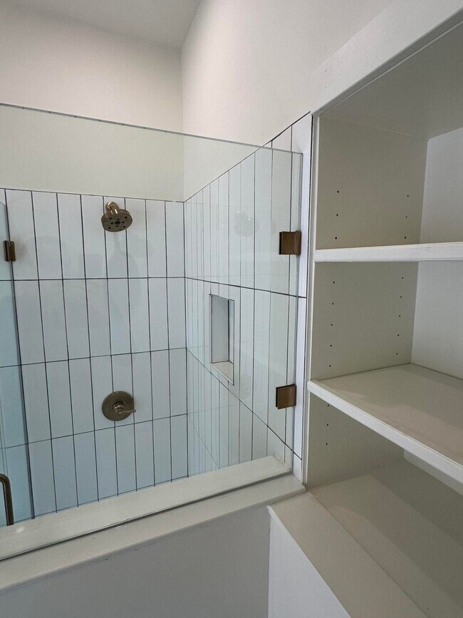 Building Photo - 307 W Main St