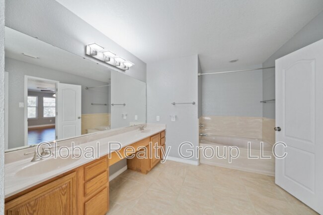 Building Photo - 11016 Forest Shower