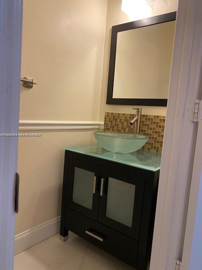 Building Photo - 2142 Madeira Dr