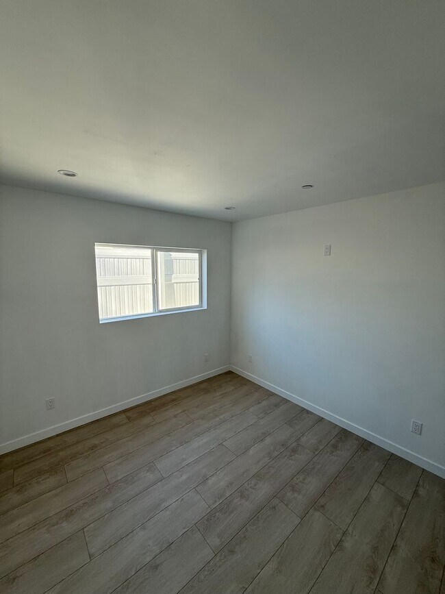 Building Photo - 22026 Saticoy St