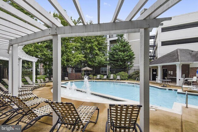 Building Photo - 12941 Centre Park Cir