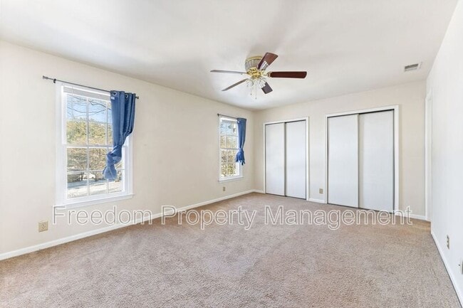 Building Photo - 726 Pine Tree Ct