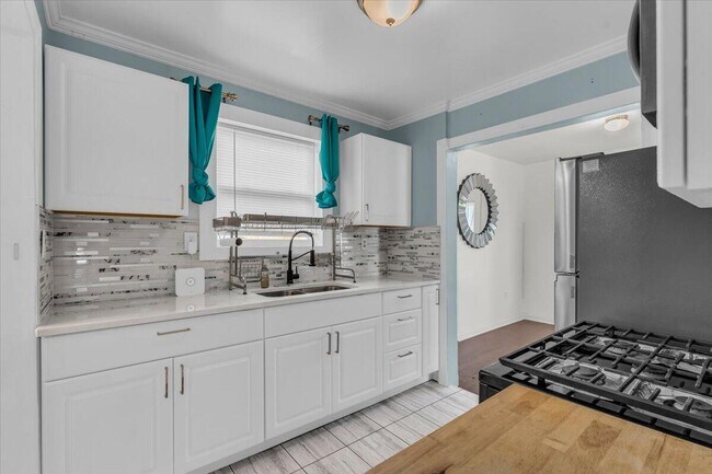 Building Photo - 14909 Griggs St