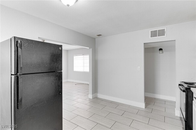 Building Photo - 1811 Linden Ave