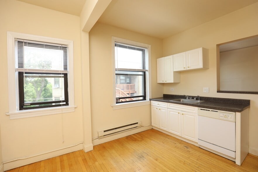Building Photo - 1238 Oak Ave