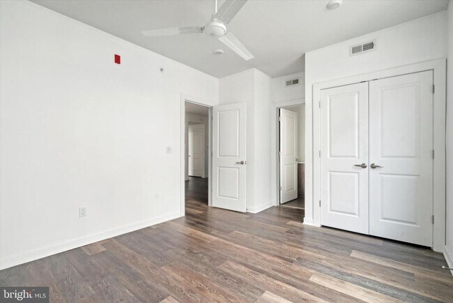 Building Photo - 4217 Chestnut St