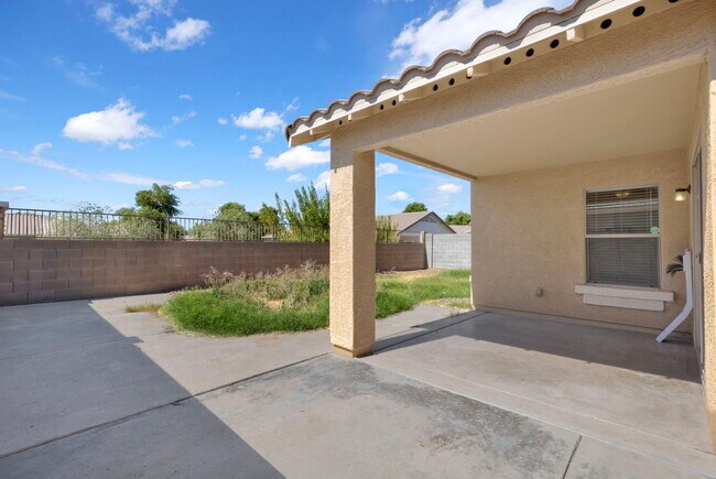 Building Photo - 17161 W Port Royale Ln