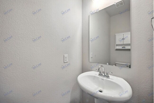 Building Photo - 700 Parkside Dr