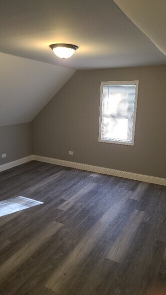 Building Photo - 1132 Hanley St