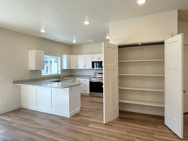 Building Photo - Brand New 3 Bed / 2.5 Bath Townhome in Sugar Mill Community