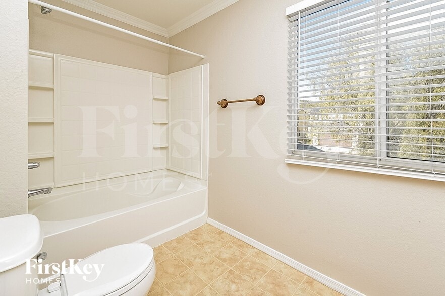 Building Photo - 1499 W Beantree Ln