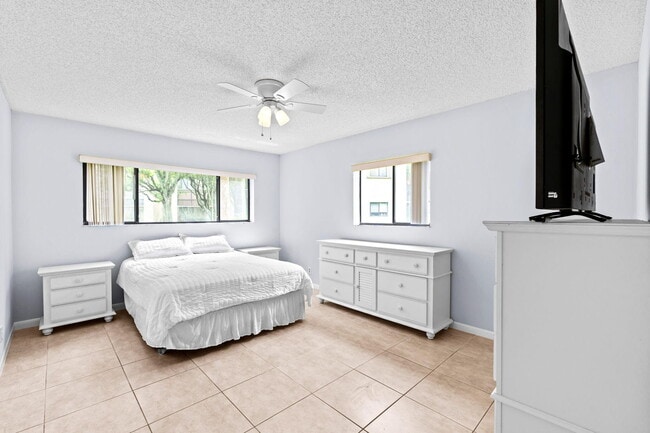 Building Photo - 5310 Las Verdes Cir