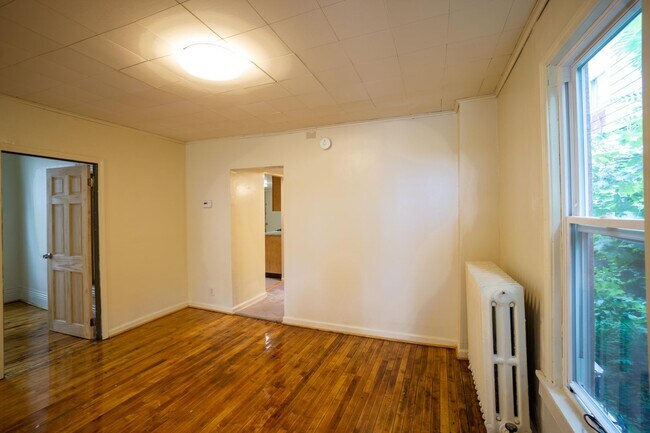 Building Photo - 715 S Beech St