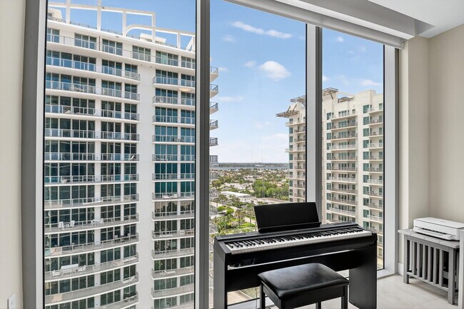 Building Photo - 3100 N Ocean Dr