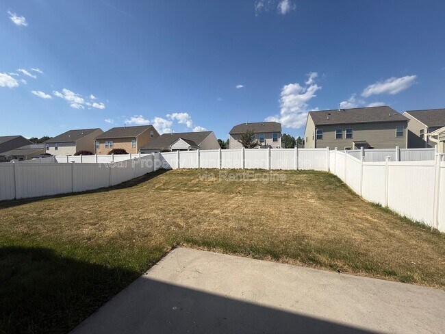 Building Photo - 2211 Talon Dr