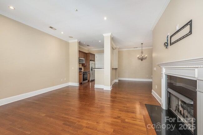 Building Photo - 5425 Closeburn Rd