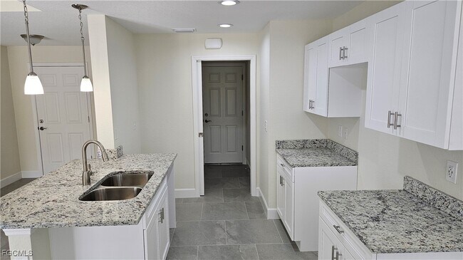 Building Photo - 1125 Copley St E