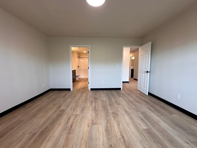 Building Photo - 507-509 Rustic Ridge Drive