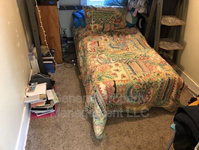 Building Photo - 1 bed 1 bath on Water St near UWEC! Availa...