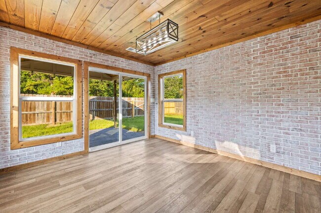 Building Photo - Stylish 3 Bed, 2 Bath Renovated Duplex in the Heart of Rincon!