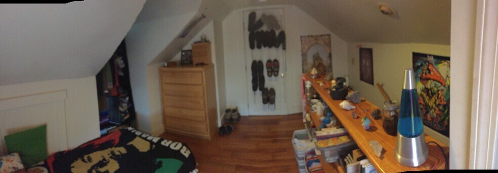 Building Photo - 196 Pine St