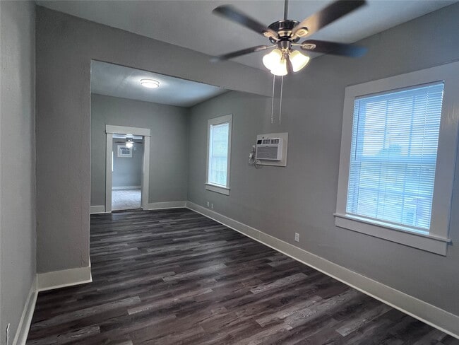 Building Photo - 712 40th St