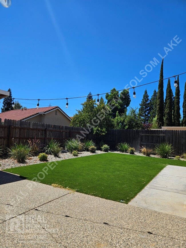 Building Photo - Well Maintained Folsom Home with RV Parkin...