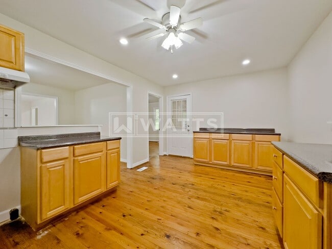 Building Photo - 3-Bedroom, 2-Bath Home in Center Point
