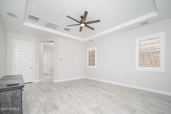 Building Photo - 9752 W Rowel Rd