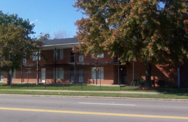 Building Photo - 15811 Harper Ave
