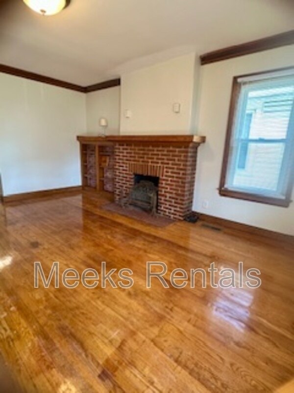 Building Photo - 709 Adams St