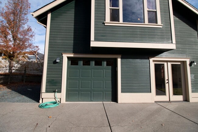 Building Photo - Craftsman Cottage: Furnished Jacksonville ...