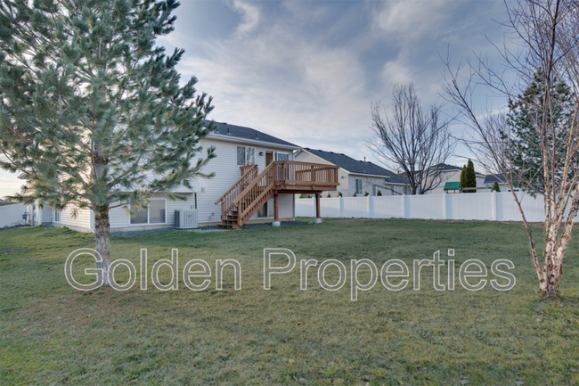Building Photo - 7488 N Courcelles Pkwy