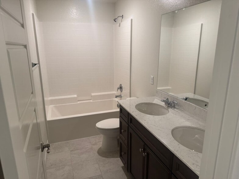Building Photo - 28582 Buttercup Way