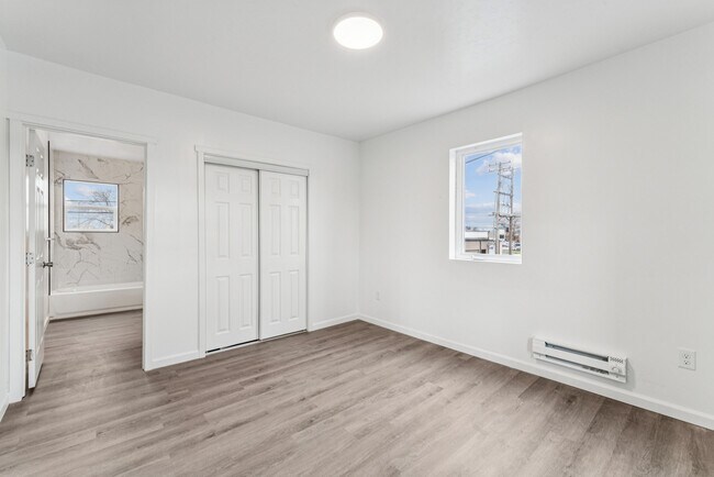 Building Photo - 913 1/2