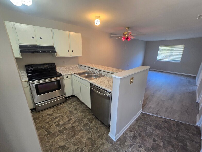 Building Photo - 1652 Eagles Pl