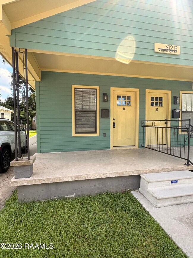 Building Photo - 612 E Vermilion St