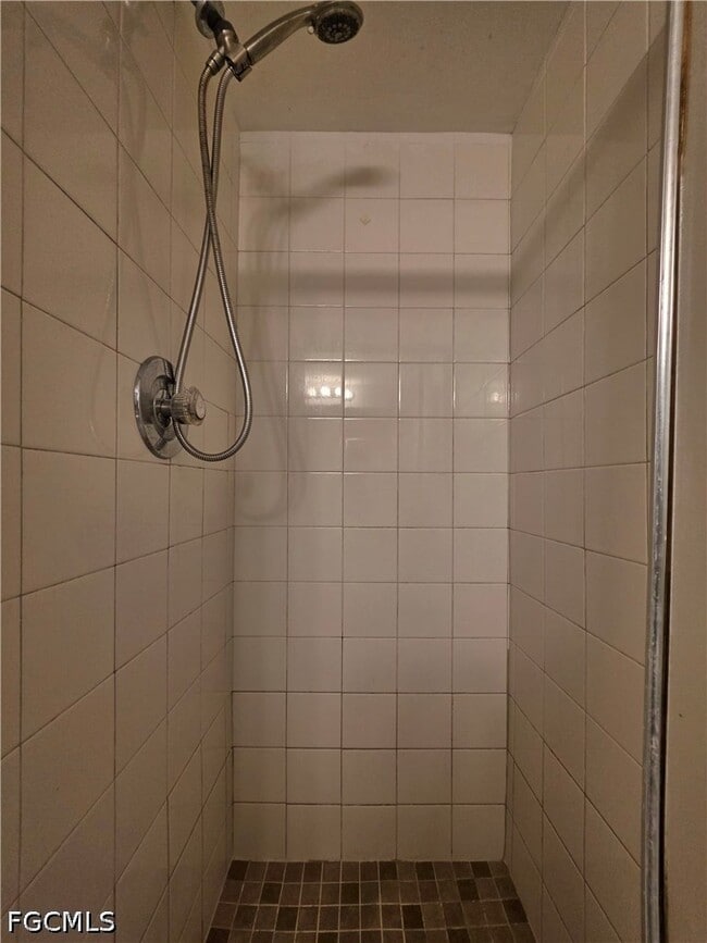 Building Photo - 1849 Maravilla Ave