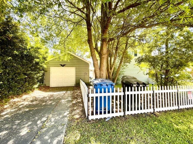 Building Photo - 4-Bedroom Home with Bonus Flex Room