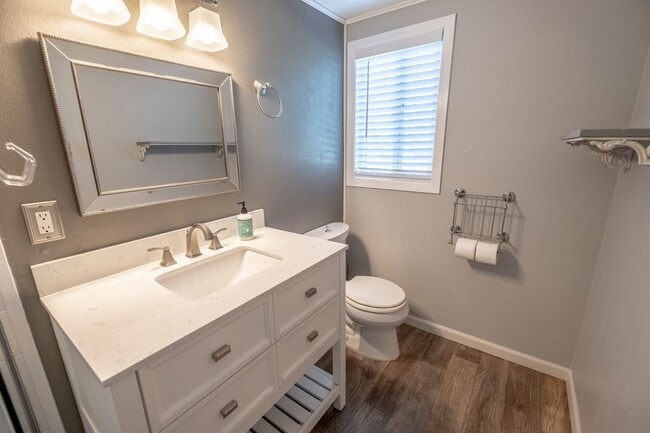 Building Photo - Large corner lot home in desirable Woodland Heights.