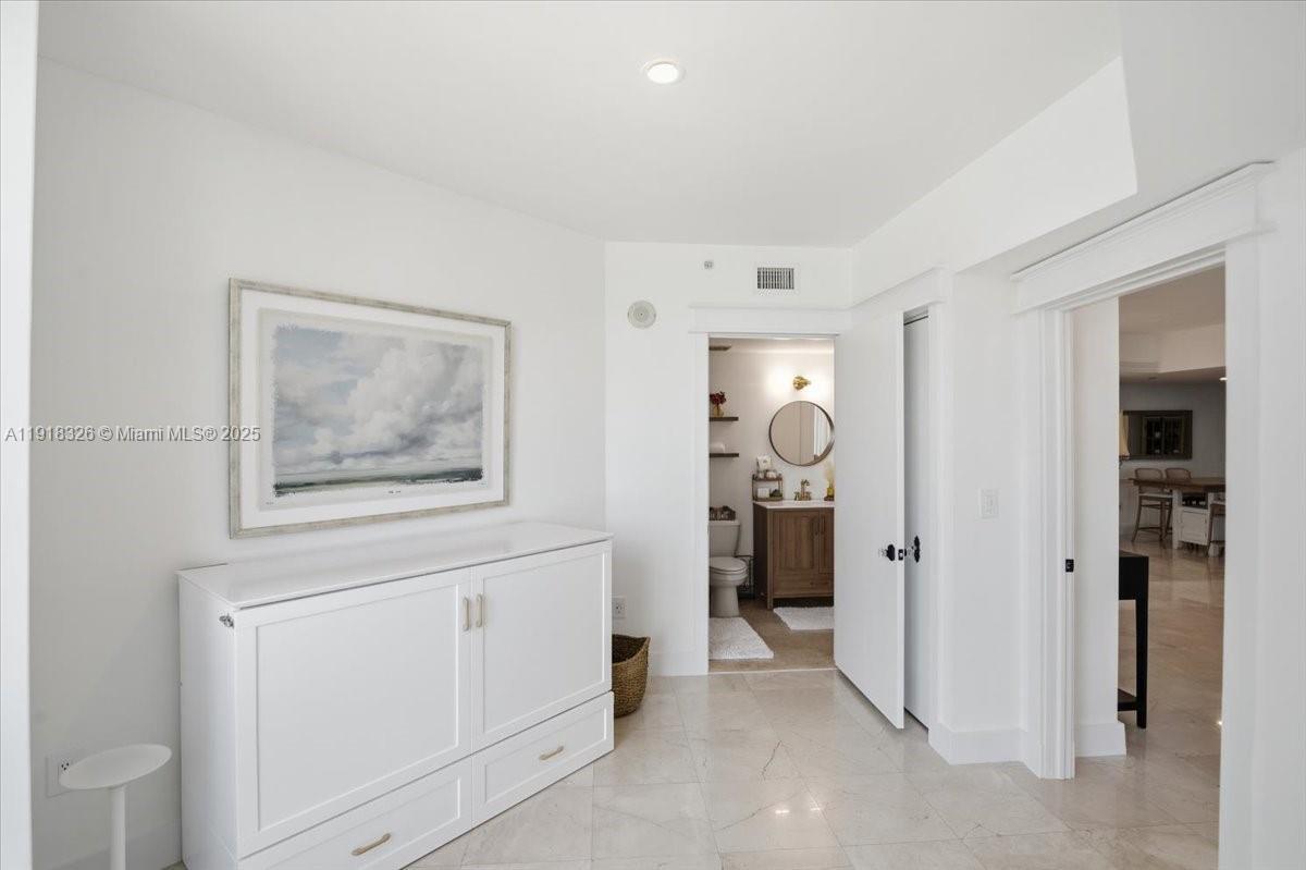 Building Photo - 350 S Miami Ave