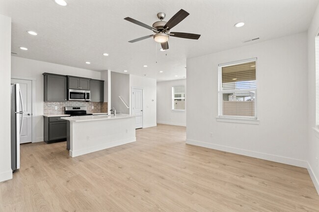 Building Photo - 1673 N Solterra Ln