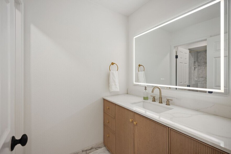 Building Photo - 28142 Ambar