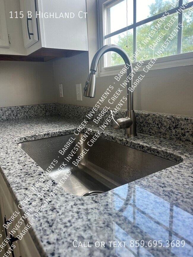 Building Photo - 2-Bed 1-Bath Townhome + Garage