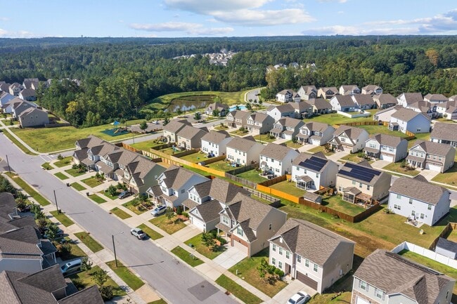 Building Photo - 624 Hiddenbrook Dr