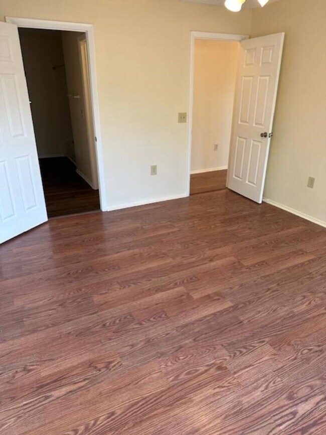 Building Photo - 1222 Bermuda Lakes Ln