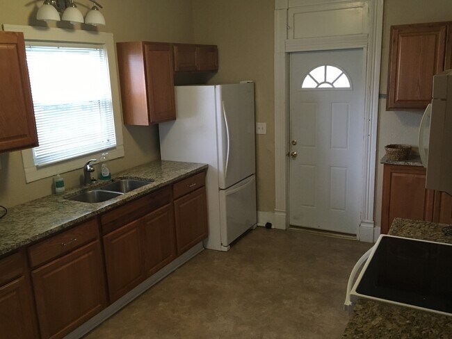 Building Photo - 921 N Hamilton Ave